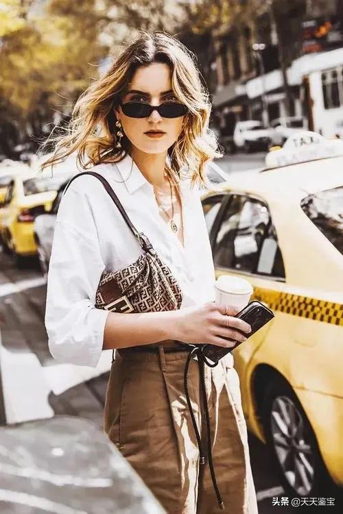 最近火爆的腋下包休闲,最近火爆的腋下包轻奢