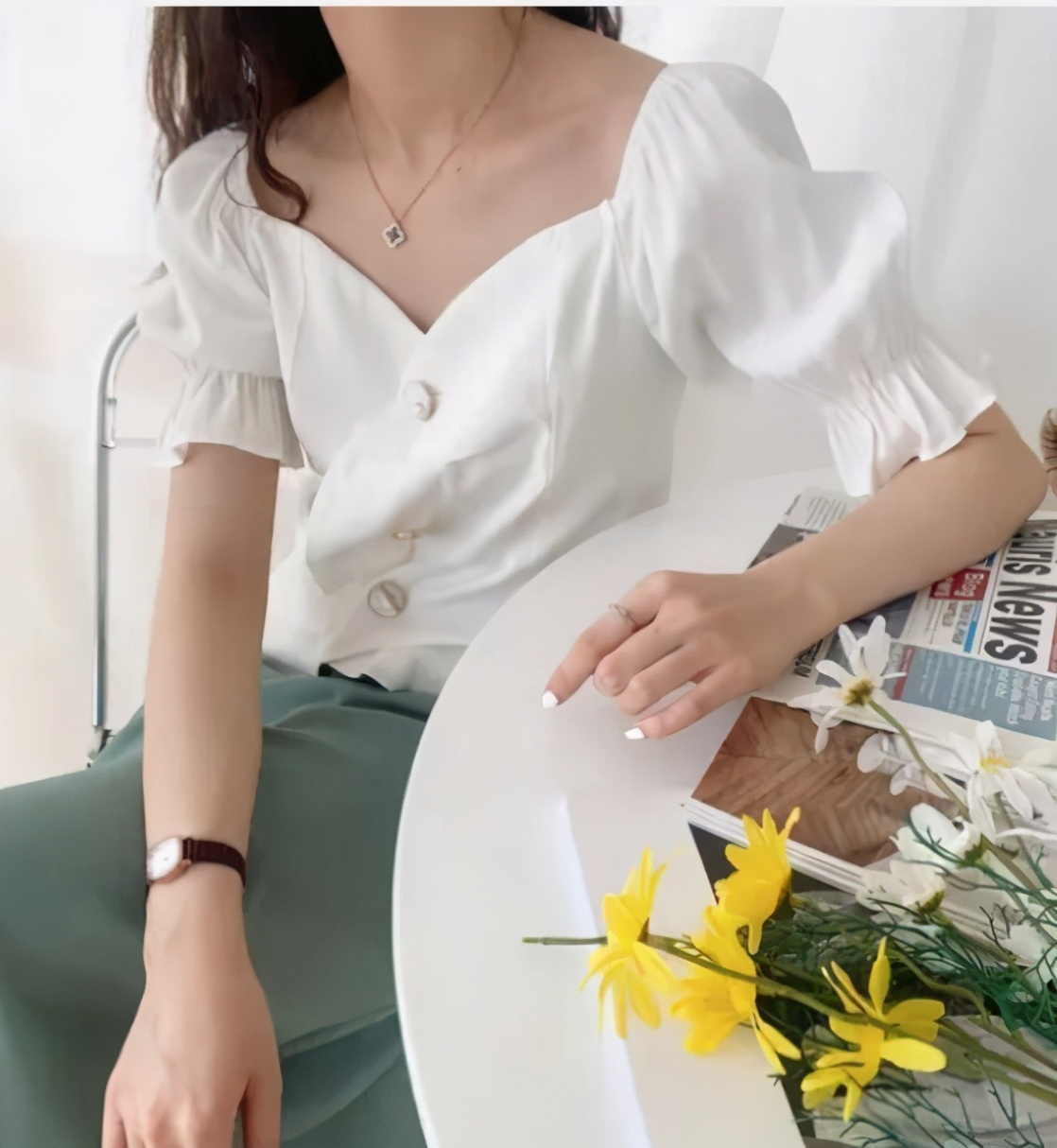 最近火了一种上衣，叫“褶皱衫”，时髦减龄又显贵，照着穿太美了