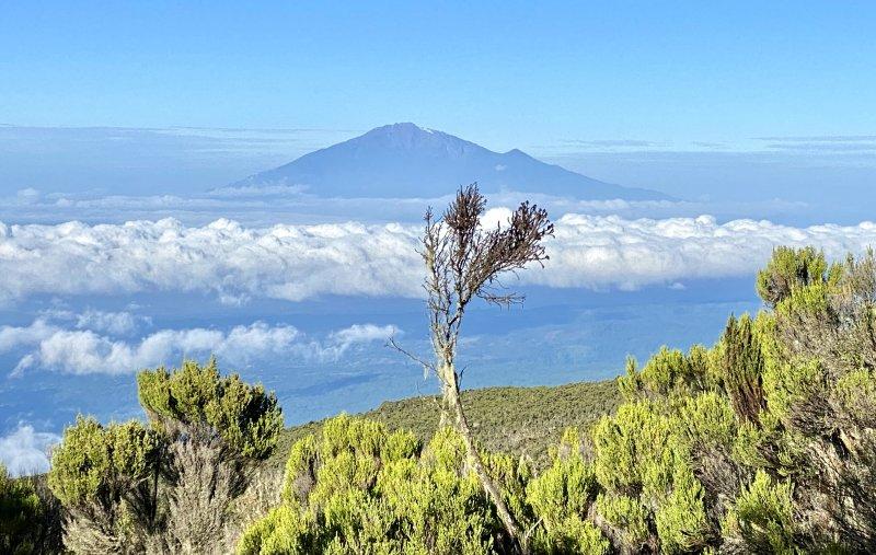 登上非洲之巅乞力马扎罗山，瑞士Odlo奥递乐保暖内衣实测
