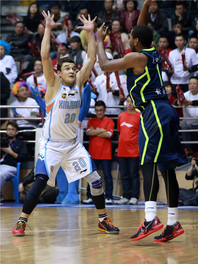 新疆广汇男篮夺冠后回忆,孙保生篮球视频