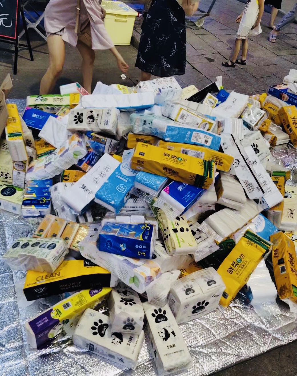 地摊卖纸巾真的赚钱吗,摆摊卖纸巾到底赚不赚钱