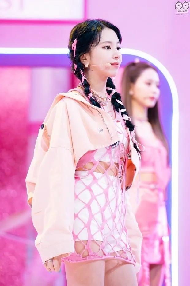 twice队内子瑜跟谁关系最好,跟mina关系最好的twice成员