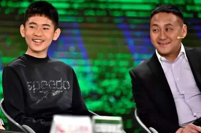 ​足球名宿曾与跳水皇后热恋4年，分手后娶嫩模，因拘役引发热议