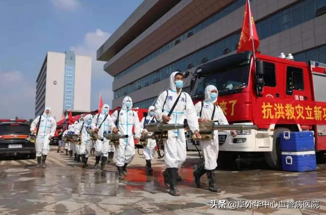 火焰蓝慰问白衣天使,火焰蓝与医护人员