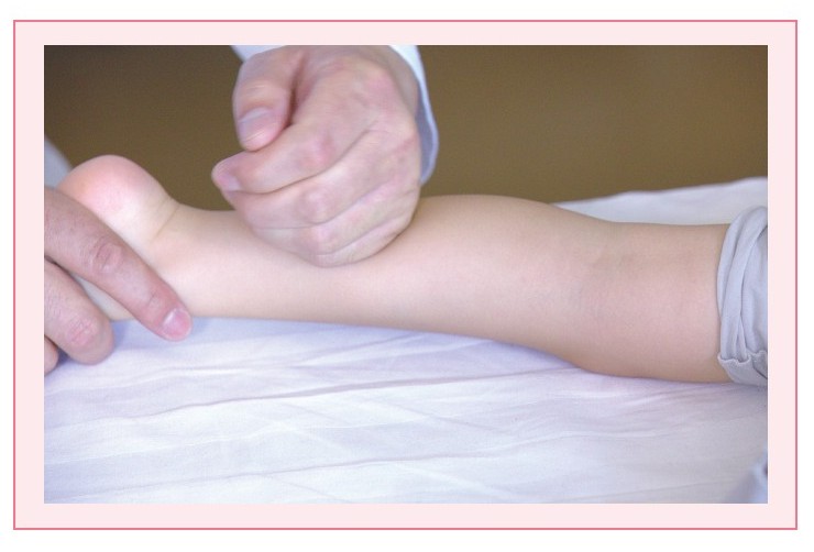 腿抽筋经络穴位按摩高清视频,腿抽筋按摩针灸穴位图