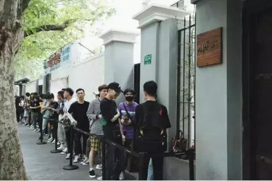 上海哪里可以买新款鞋,在哪里可以买便宜球鞋