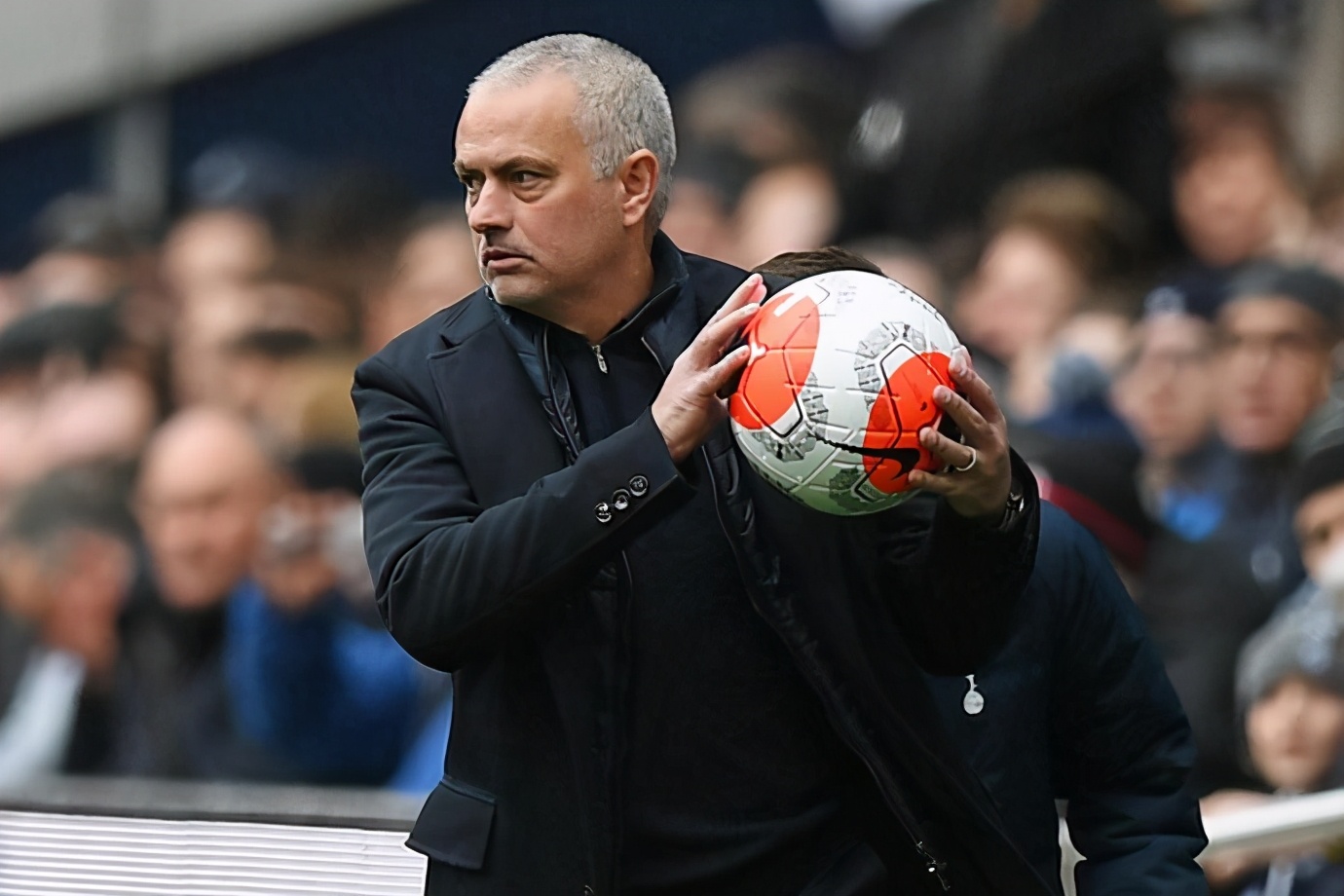 虽迟但到！国家队赛事伤病疫情不断，终引穆里尼奥发文嘲讽