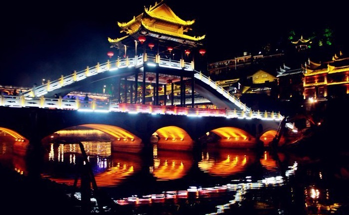 湖南湘西凤凰八面山,凤凰古城属于哪个市哪个县