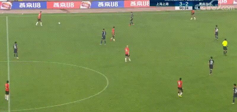 足协杯罕见！为了赢，上港铁卫拖延时间，张外龙阻止门将最后一攻