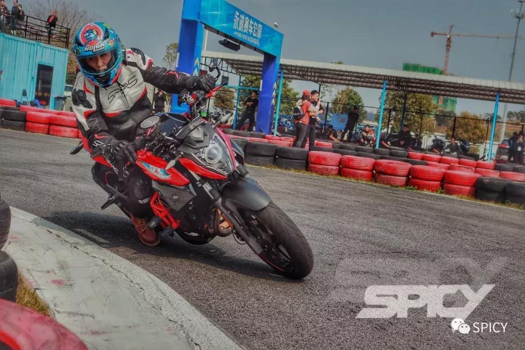 第一辆摩托车应该选踏板还是跨骑,福州摩托车新手入门