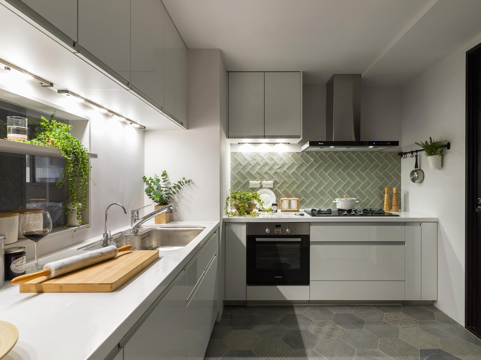 房子装修客厅房间都需要装灯带吗,家庭装修卫生间有必要装灯带吗