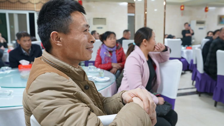 雷帝国际彩砂施工视频,雷帝国际瓷砖辅料