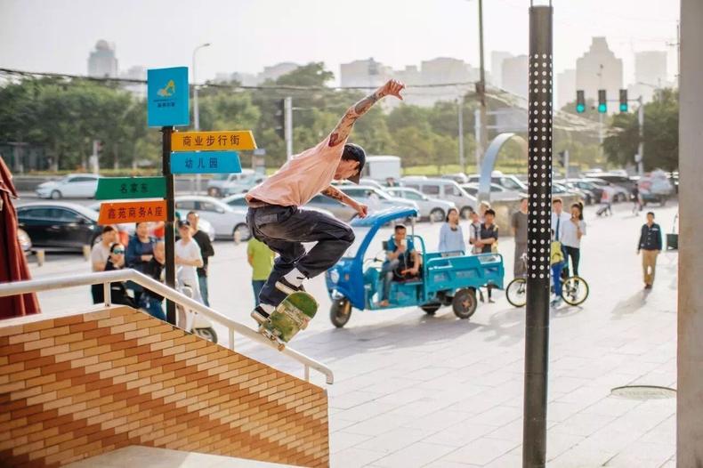 虽然我滑板玩得烂,但不影响我爱Vans