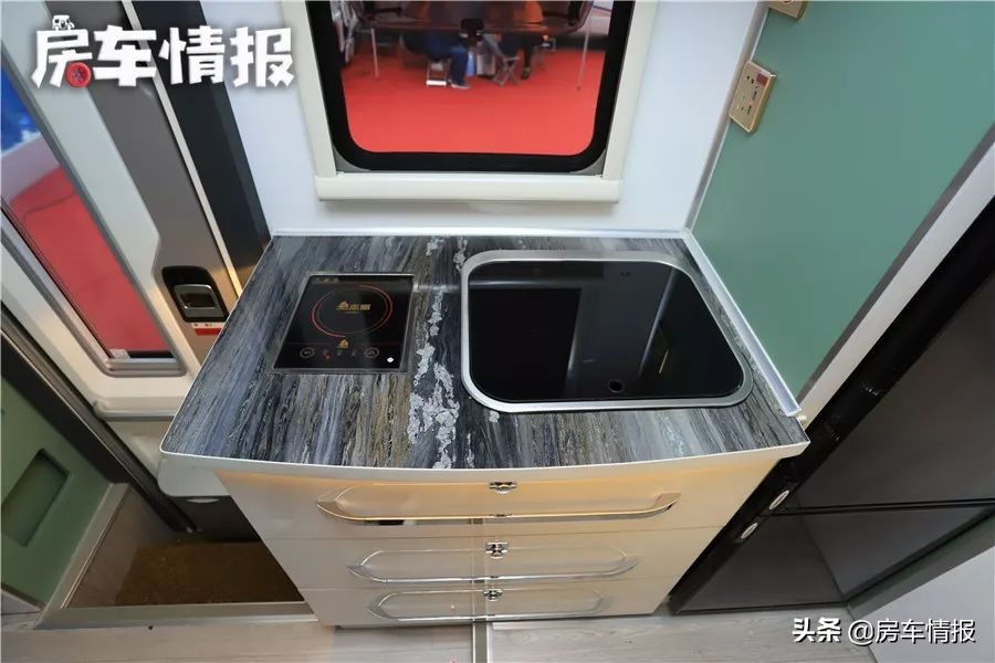 升降大床房车,可升降空间房车