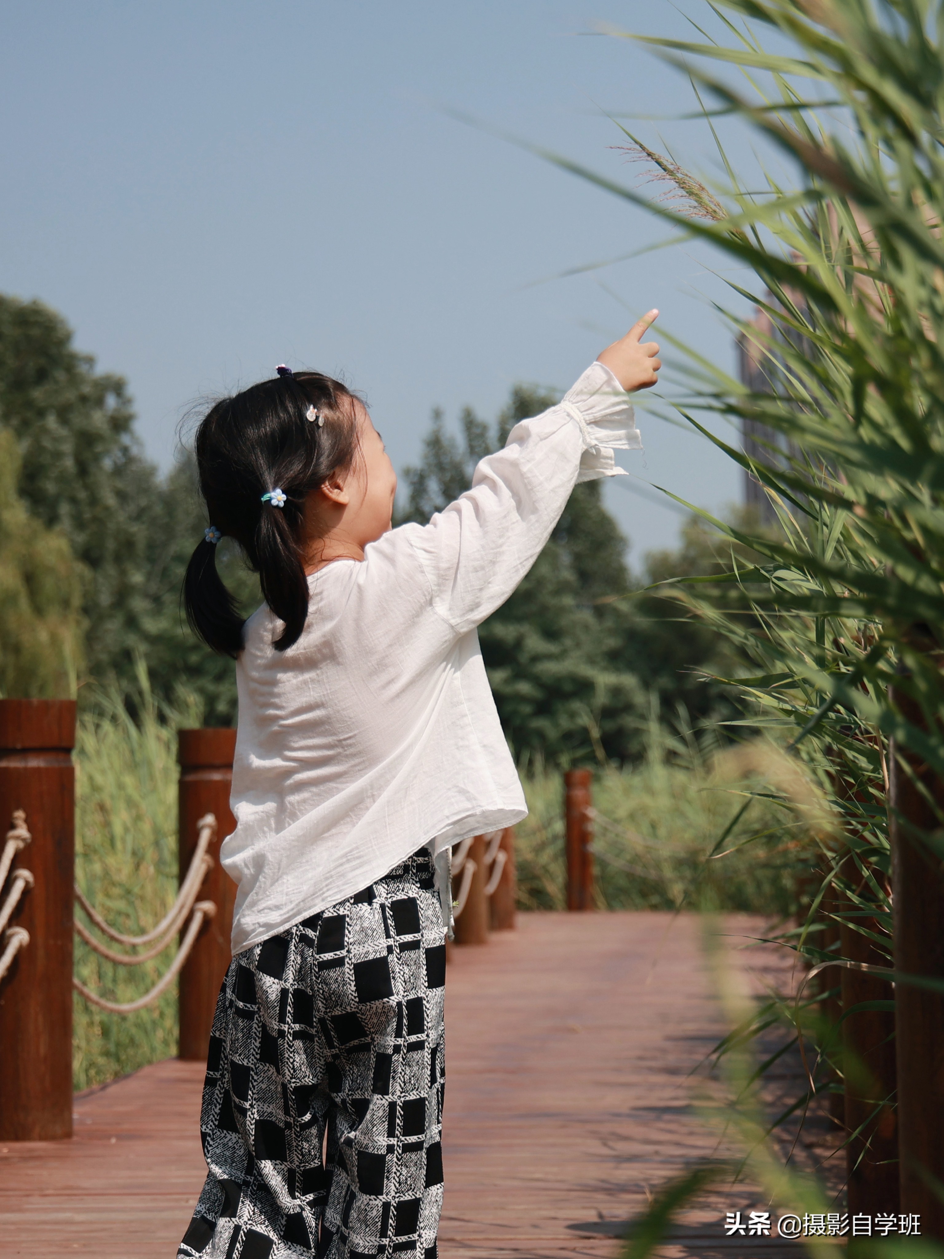 小朋友晚上拍照片怎么拍出高级感,孩子日常生活拍摄技巧和方法