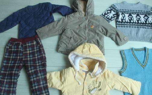 不穿的旧衣服怎么处理送人,不穿的旧衣服别急着扔