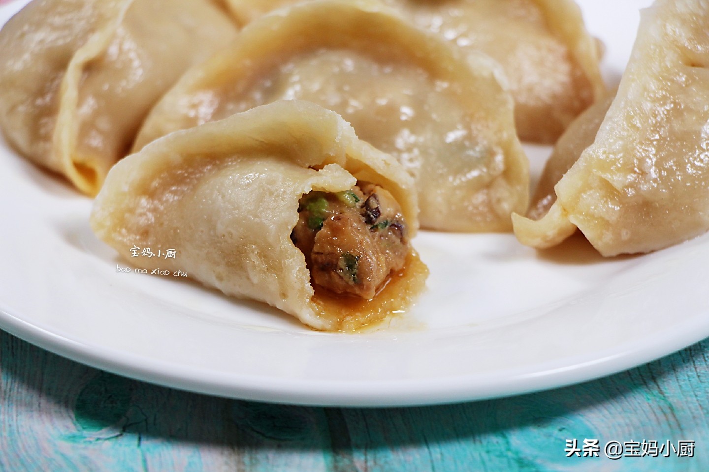 早餐就爱吃蒸饺，比包子省事，软乎乎，一咬直冒汁，放一天都不硬