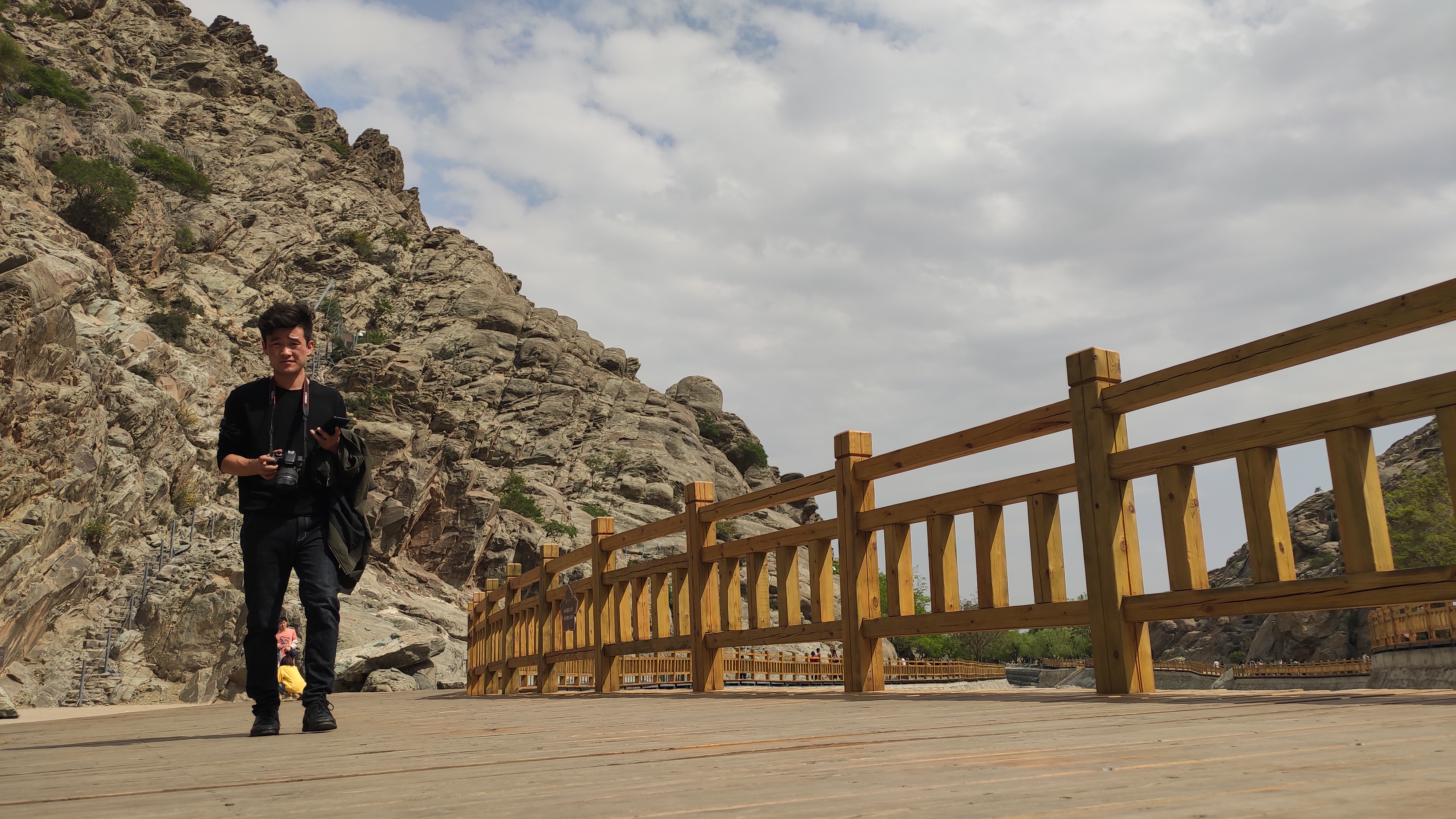 搓面下肚就发车,韩美林艺术馆里摆POSE,贺兰山边看睡佛