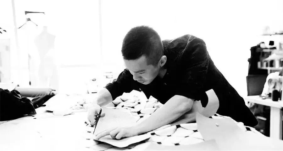 lv卡地亚奢侈品牌,lv卡地亚