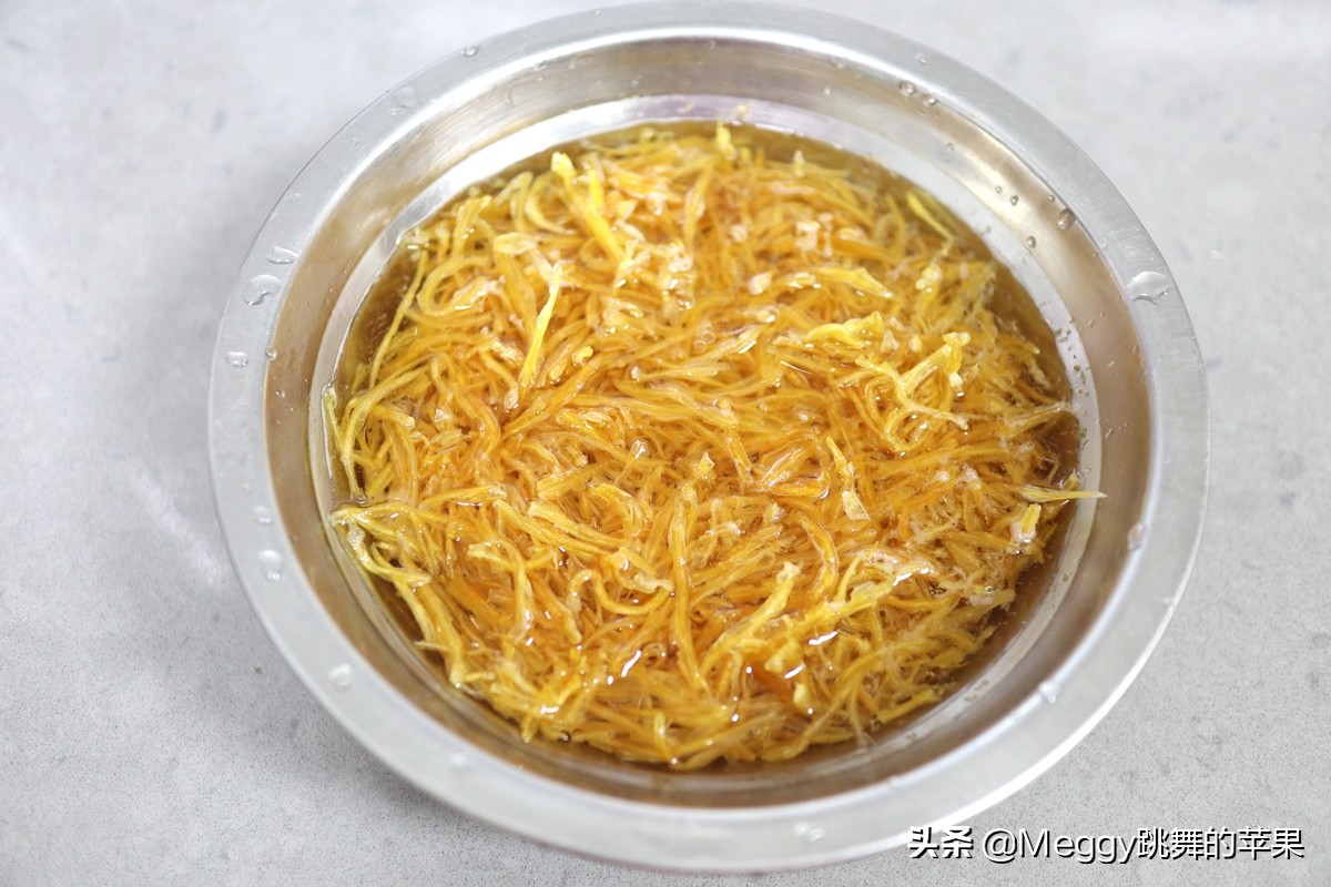 1碗肉馅1个蛋,顺手蒸个鸟巢太阳蛋,香嫩多汁,老公说有老家味儿