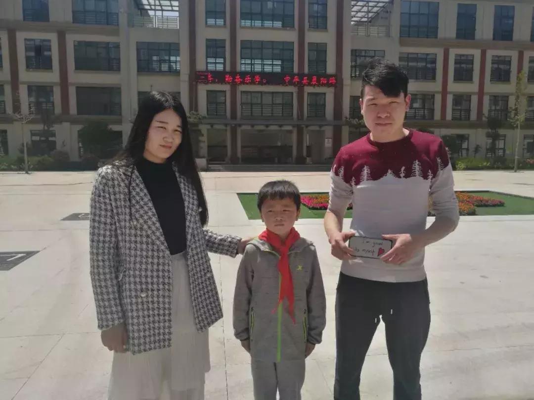 中牟县晨阳路学校张懿茁：拾金不昧好少年，传递校园正能量！