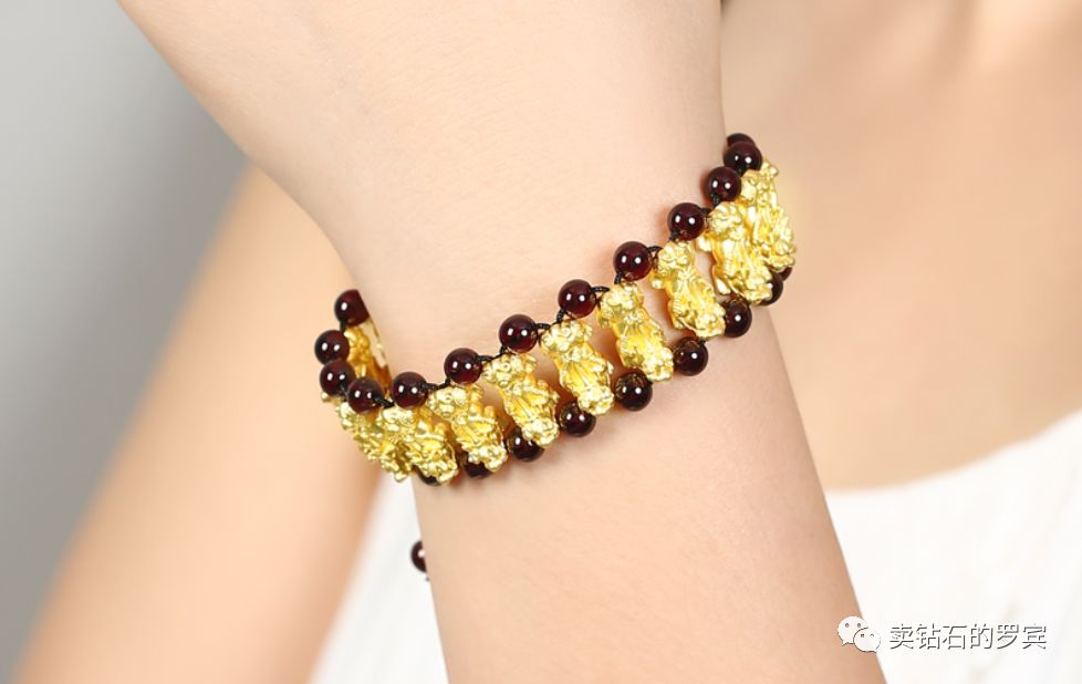 珠宝销售赞美顾客基本话术,销售珠宝时怎么夸赞顾客