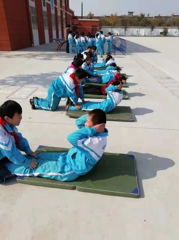 记梅家坪镇新安小学“一校一品”体育特色活动