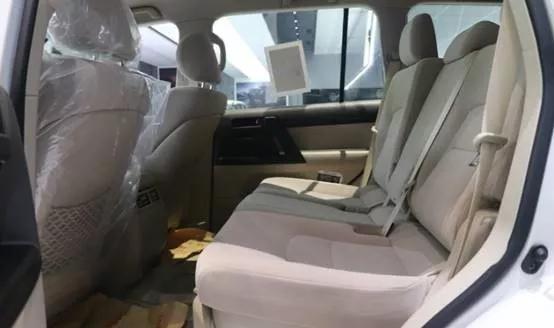 陆巡丐版对比高配霸道,陆巡丐版便宜了吗