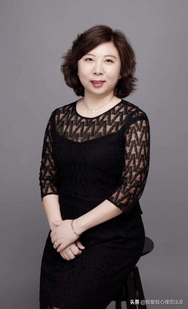 在家经常赤裸,天气太热?放飞自我?还是……