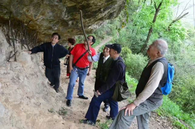 飞来峰为什么是四川飞来的,四川飞来峰在哪里