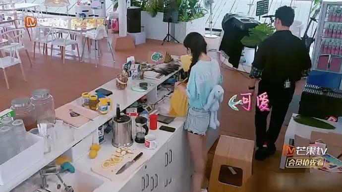 赵丽颖中餐厅4购物,赵丽颖在中餐厅用的护肤品