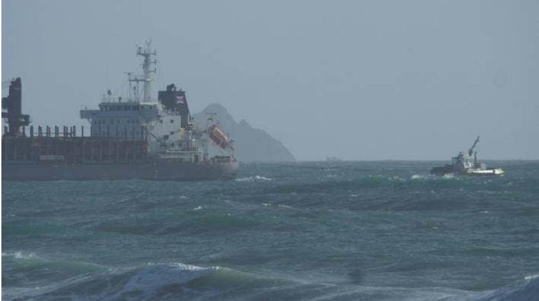 货船失控连撞两桥后沉没,船舶搁浅船长砸驾驶台后续