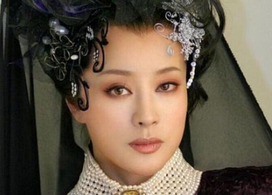 赵薇和友人聚餐,赵薇吻戏片段