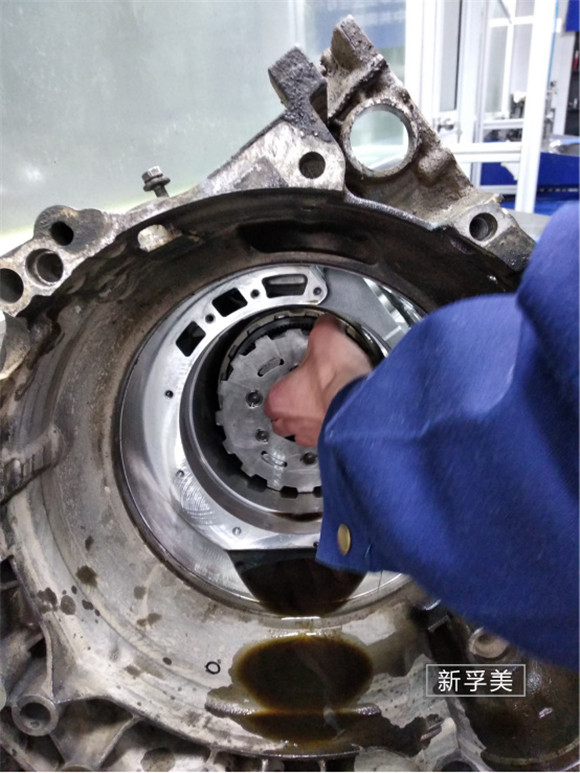 奥迪车变速箱打滑修复多少钱,奥迪a3变速箱坏了维修要多少钱