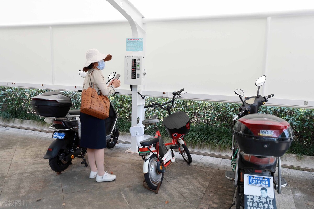 电动车新电池天天充能损坏电池吗,电动汽车天天充电对电池有影响吗