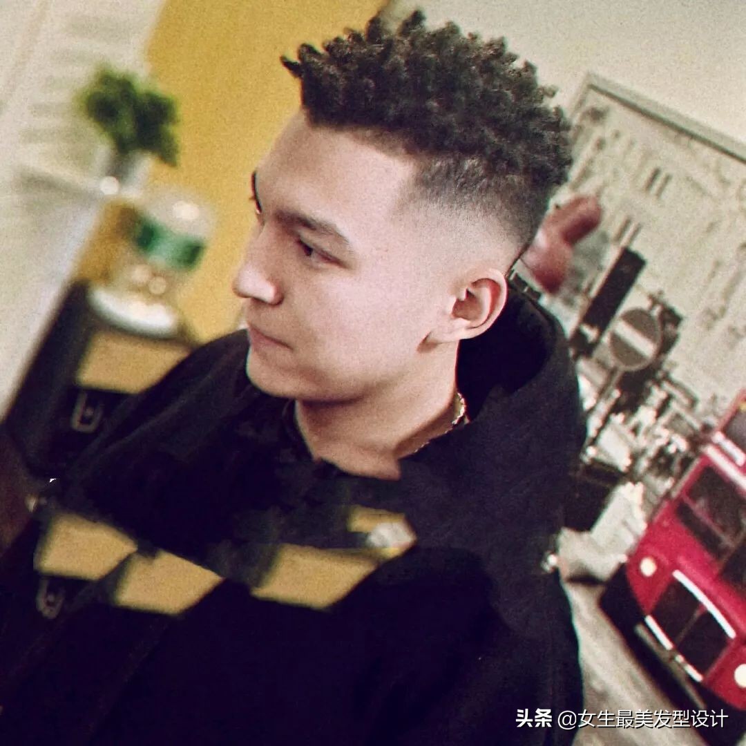 黑皮肤适合的发色卷发,黑皮肤适合烫什么发型好