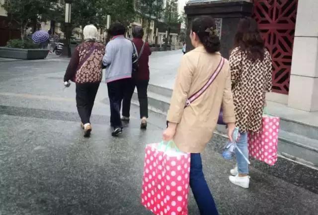 保健品骗局专骗老年人揭秘,保健品骗局专门套路老年人