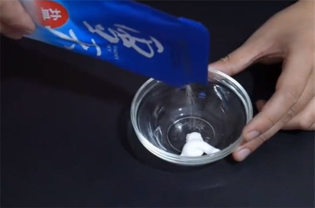 小白鞋清洁变白,小白鞋脏了一擦就能变白的神器