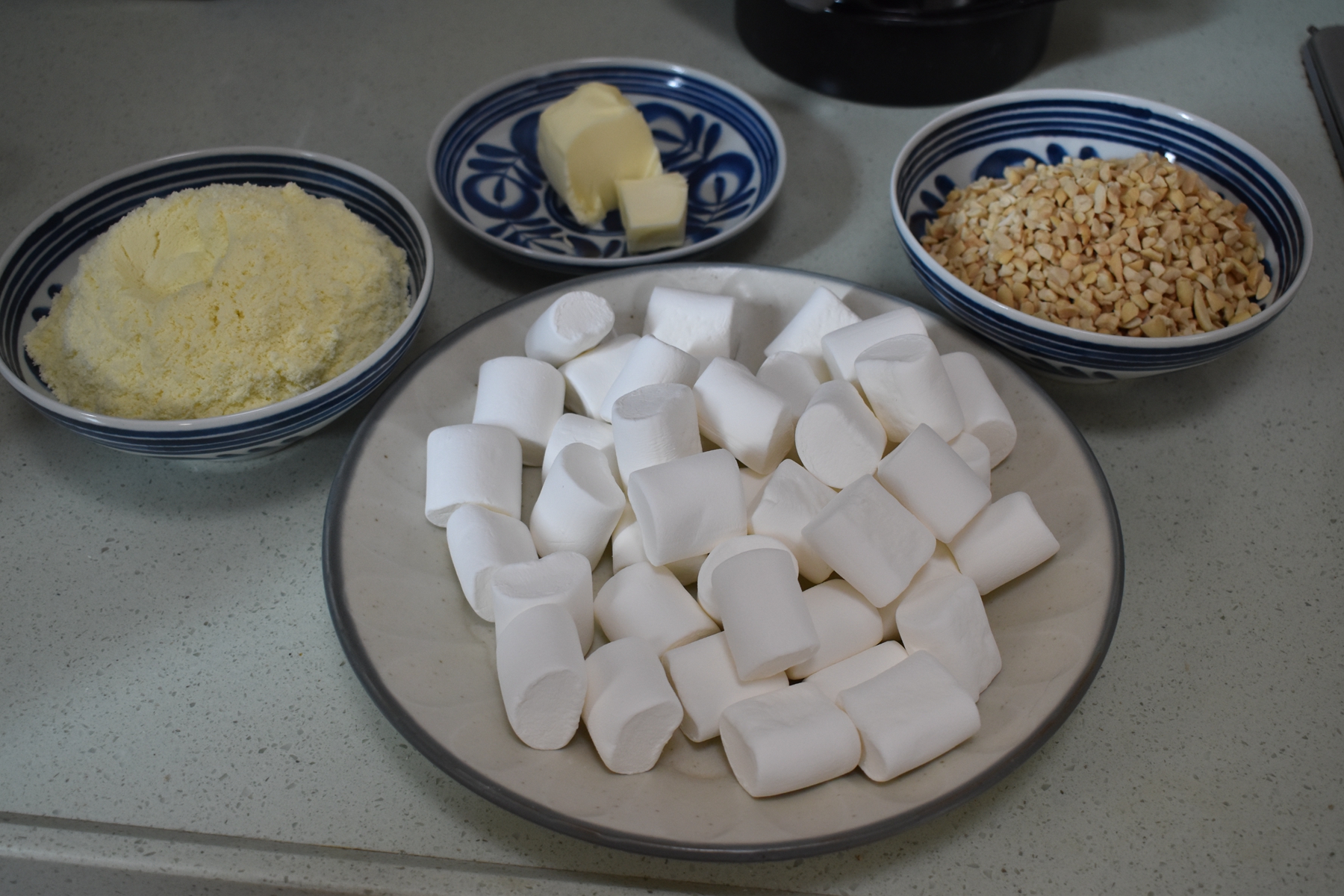 简单易学的浓浓奶香的牛轧糖,在家做牛轧糖的做法