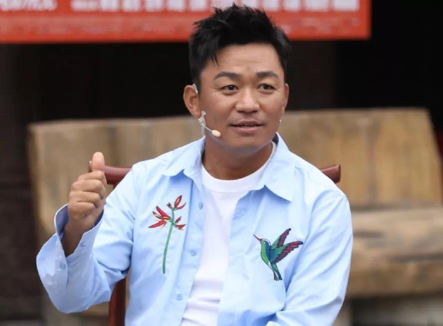 明星中秋礼盒惨被倒卖,鹿晗2样礼品叫价近2000,心意成生意