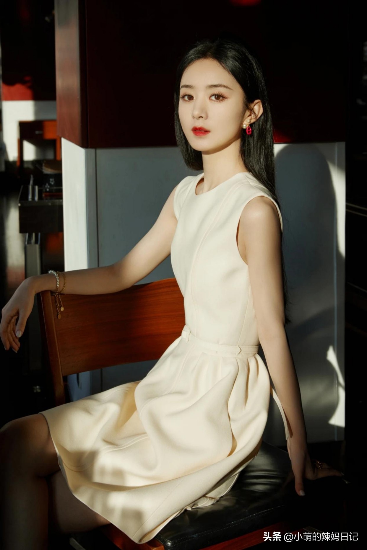 穿连衣裙可以配什么鞋,穿连衣裙上面搭配什么鞋子