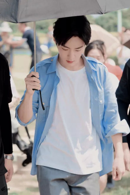 星光大赏王一博肖战粉丝battle,肖战看吴世勋和王一博battle