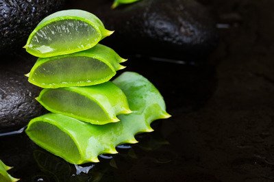 起闭口痘痘涂抹芦荟胶管用吗,芦荟胶祛痘印晒后修复