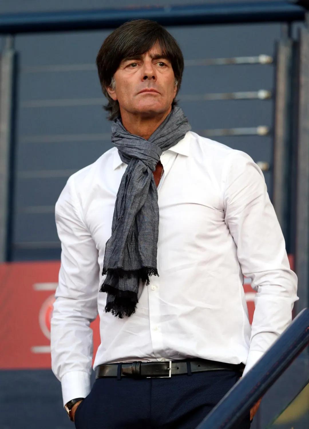 意大利人隔离状态,意大利隔离楼下唱歌