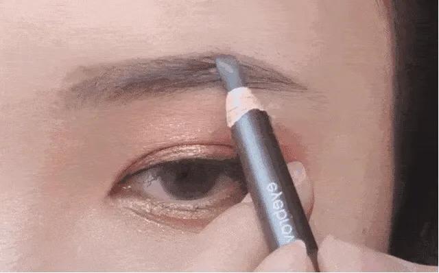 今年流行的眉毛画法,流行的眉毛怎么画