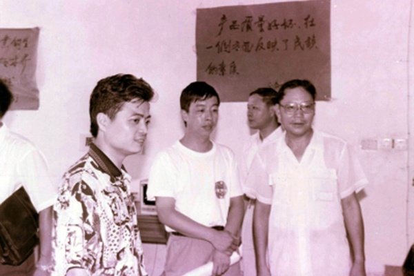 正泰电器光伏龙头,低压龙头