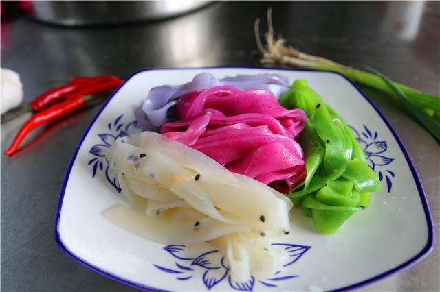 彩色凉皮都有啥颜色,彩色凉皮怎么样好吃