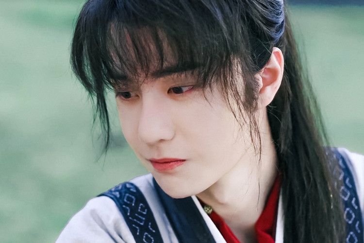 这是谢允设计的刀匣子？表哥买家秀为阿翡试刀，8把大*刀砍**像开屏