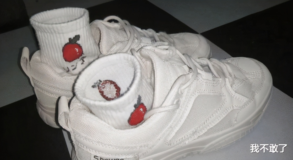 “你们女孩子脱完鞋都这样的嘛？”哈哈哈没想到拖鞋也是一门技术