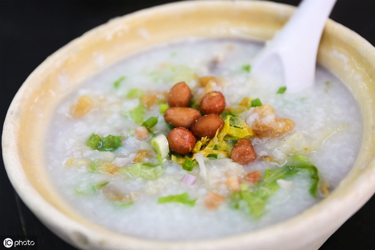 街上卖粥赚钱,路边卖粥的真实收入